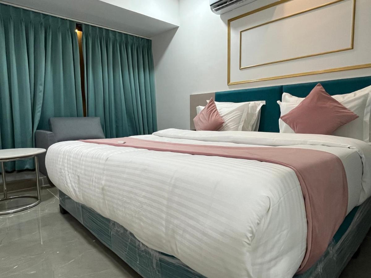 Hotel The Vital Surat Dış mekan fotoğraf