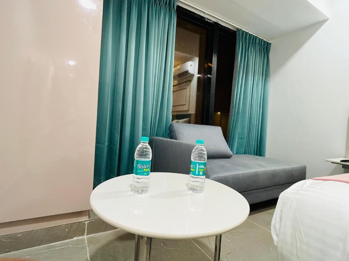 Hotel The Vital Surat Dış mekan fotoğraf
