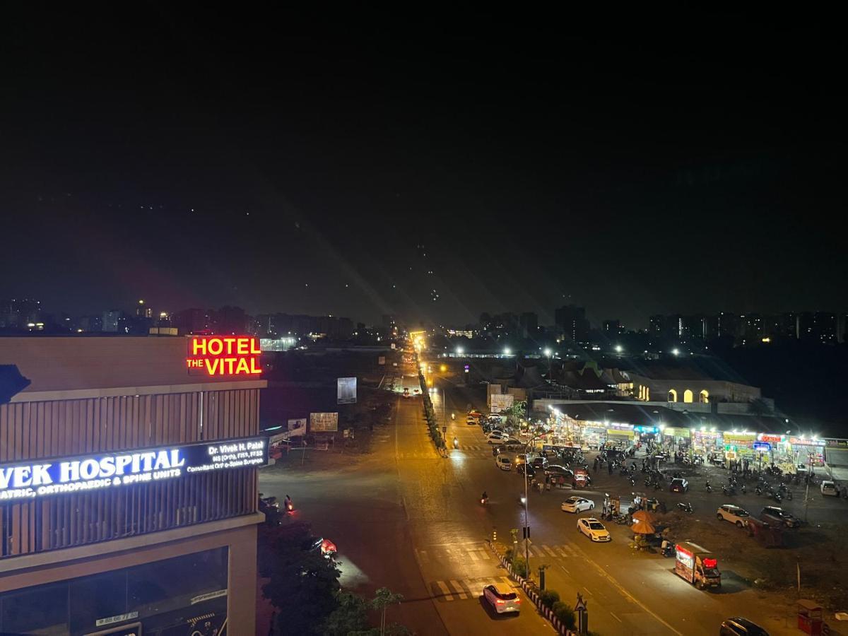 Hotel The Vital Surat Dış mekan fotoğraf