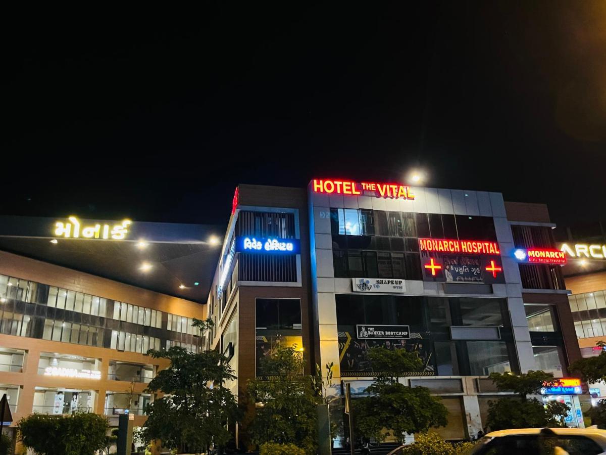 Hotel The Vital Surat Dış mekan fotoğraf