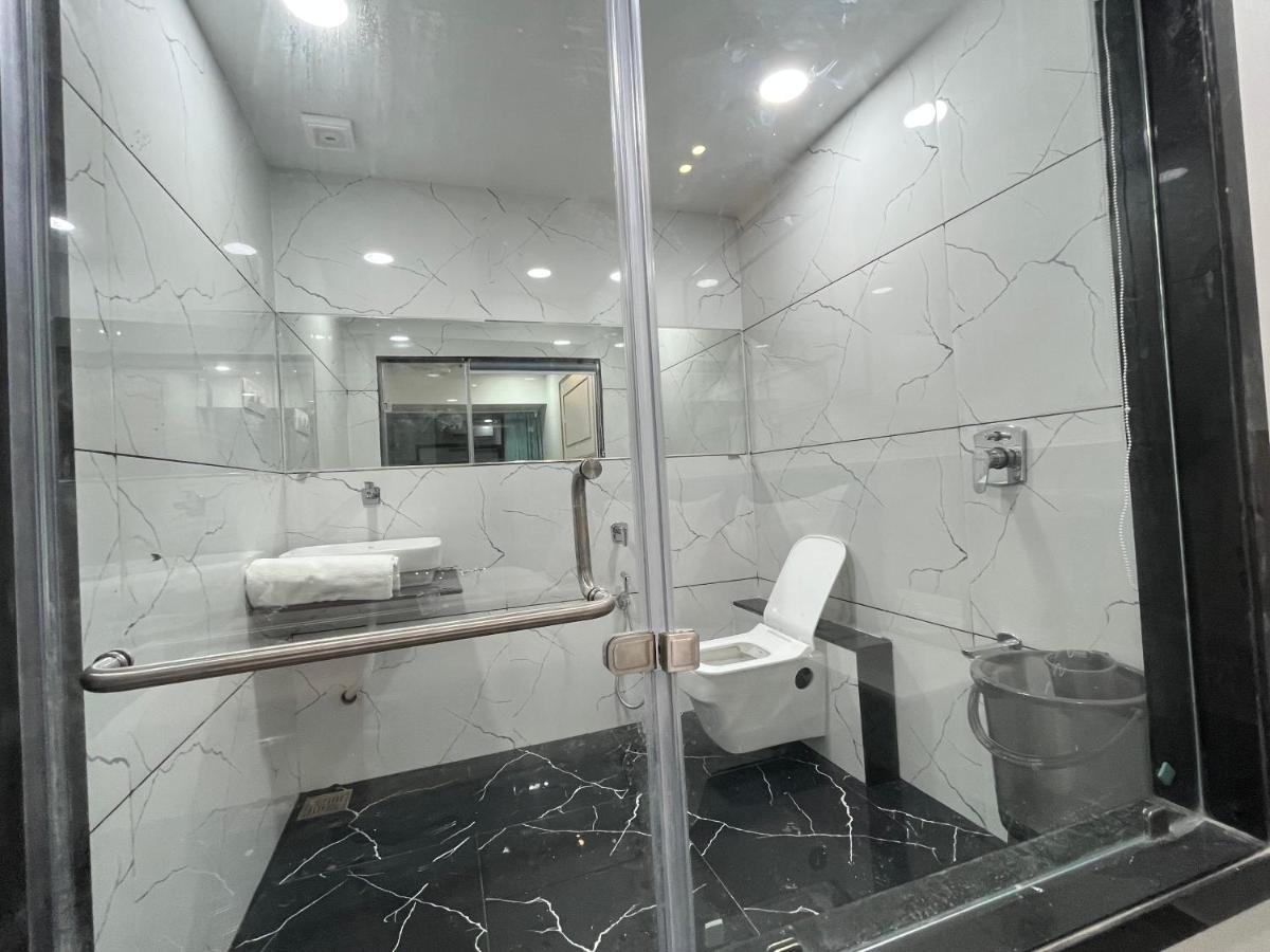 Hotel The Vital Surat Dış mekan fotoğraf