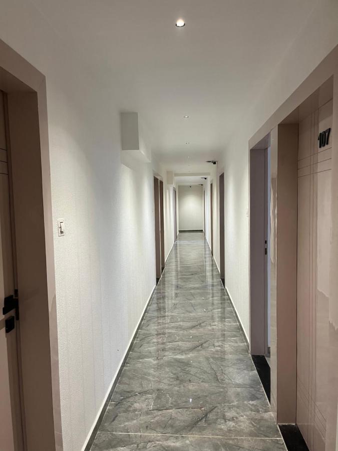 Hotel The Vital Surat Dış mekan fotoğraf