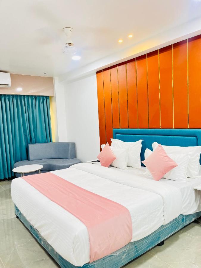 Hotel The Vital Surat Dış mekan fotoğraf