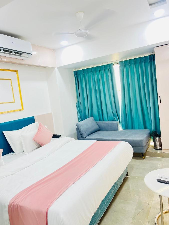 Hotel The Vital Surat Dış mekan fotoğraf