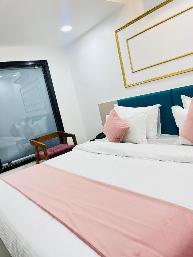 Hotel The Vital Surat Dış mekan fotoğraf