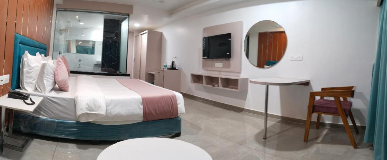 Hotel The Vital Surat Dış mekan fotoğraf